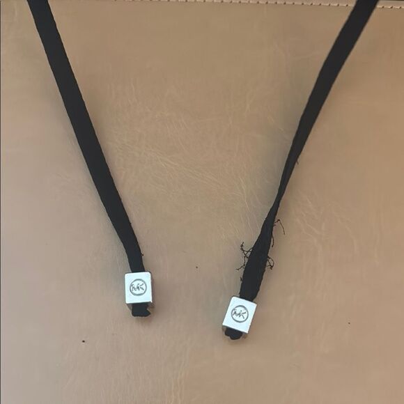 Michael Kohrs Black Sheer Lace Short Sleeve Dress (Slip NOT included) - Picture 5 of 6